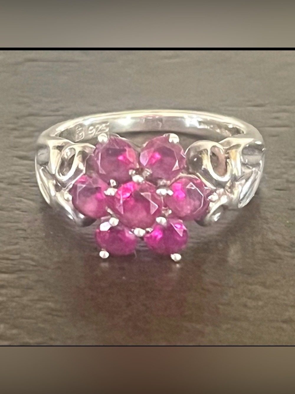 Gorgeous sterling silver & garnet ring! Size 8